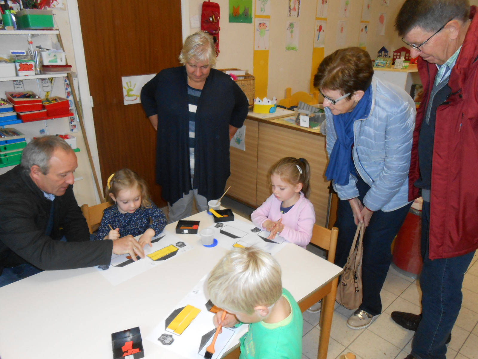 grootouders op bezoek in de klas van juf Claire